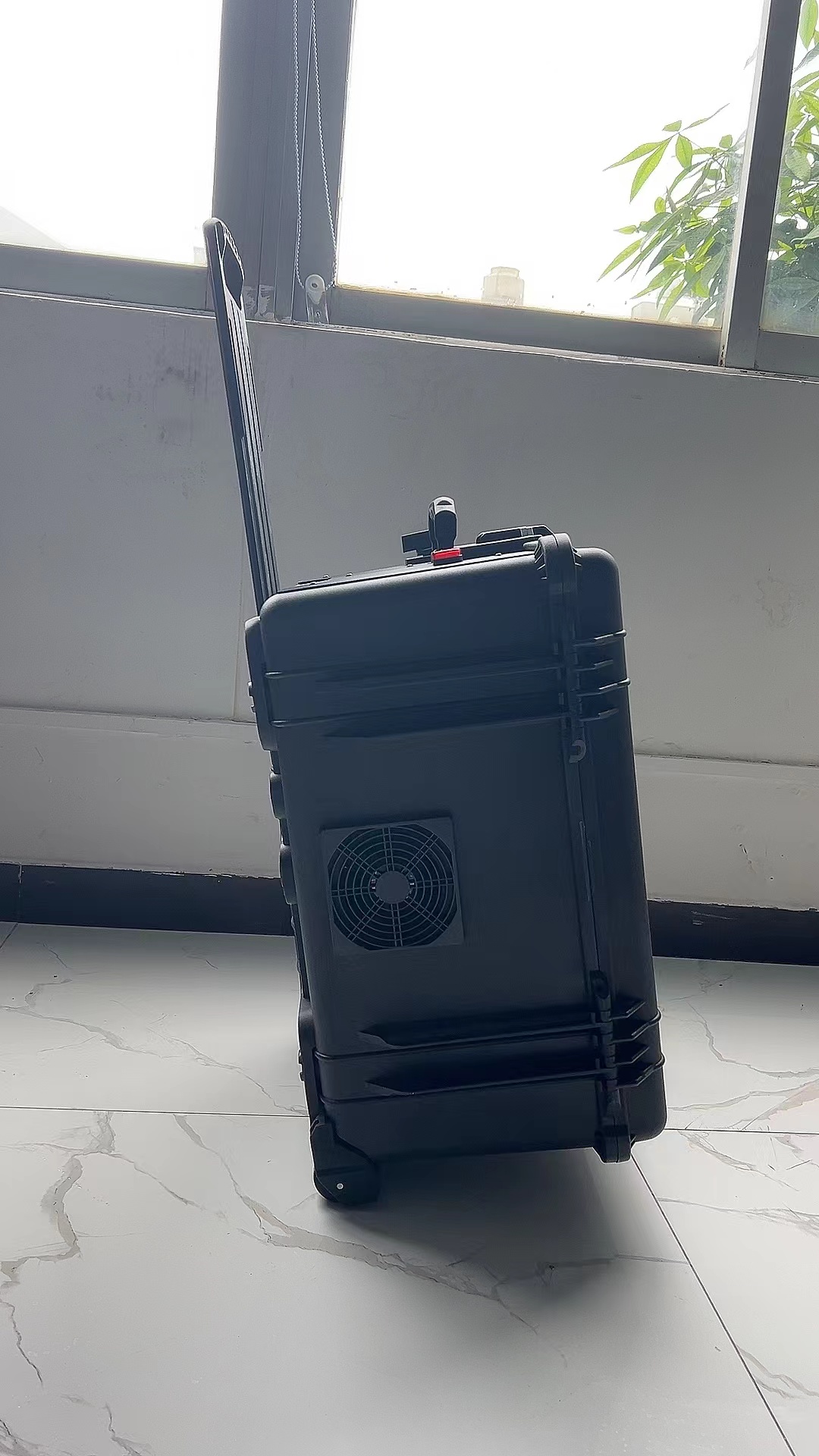 镇巴手拉箱型移动通信干扰器